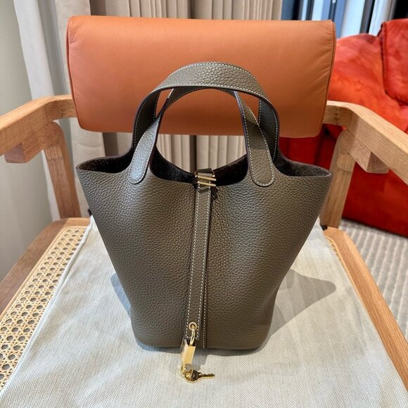 Classic Hermes Bag: A Stylish and Versatile Choice for Elegance - Picture 1 of 4